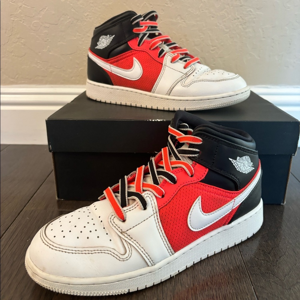 Air Jordan 1 mid SE